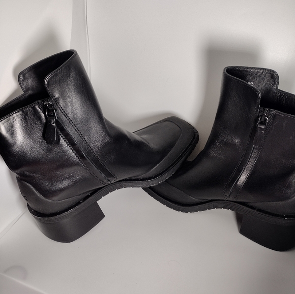 TORY BURCH Expedition Boot LEATHER CHUNKY SQUARE TOE BLACK Rubber Trim Size 8M - Picture 14 of 15